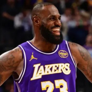 明日战鹈鹕！詹姆斯职业生涯对阵蔡恩-威廉森战绩9胜1负